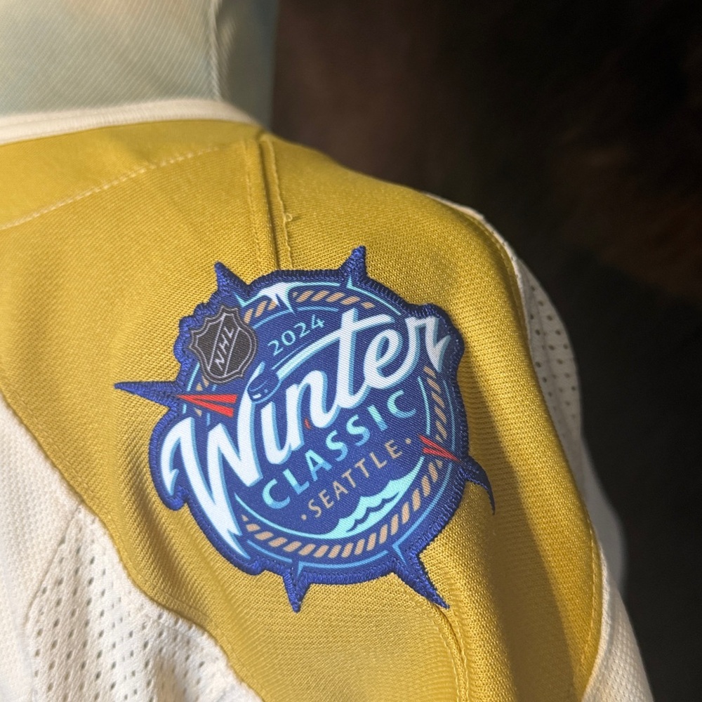 NHL jersey Stone 61 S/M (5530) - Picture 3 of 4